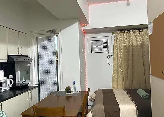 Staycation By Tess Hotel *